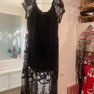 Black lace Entro dress